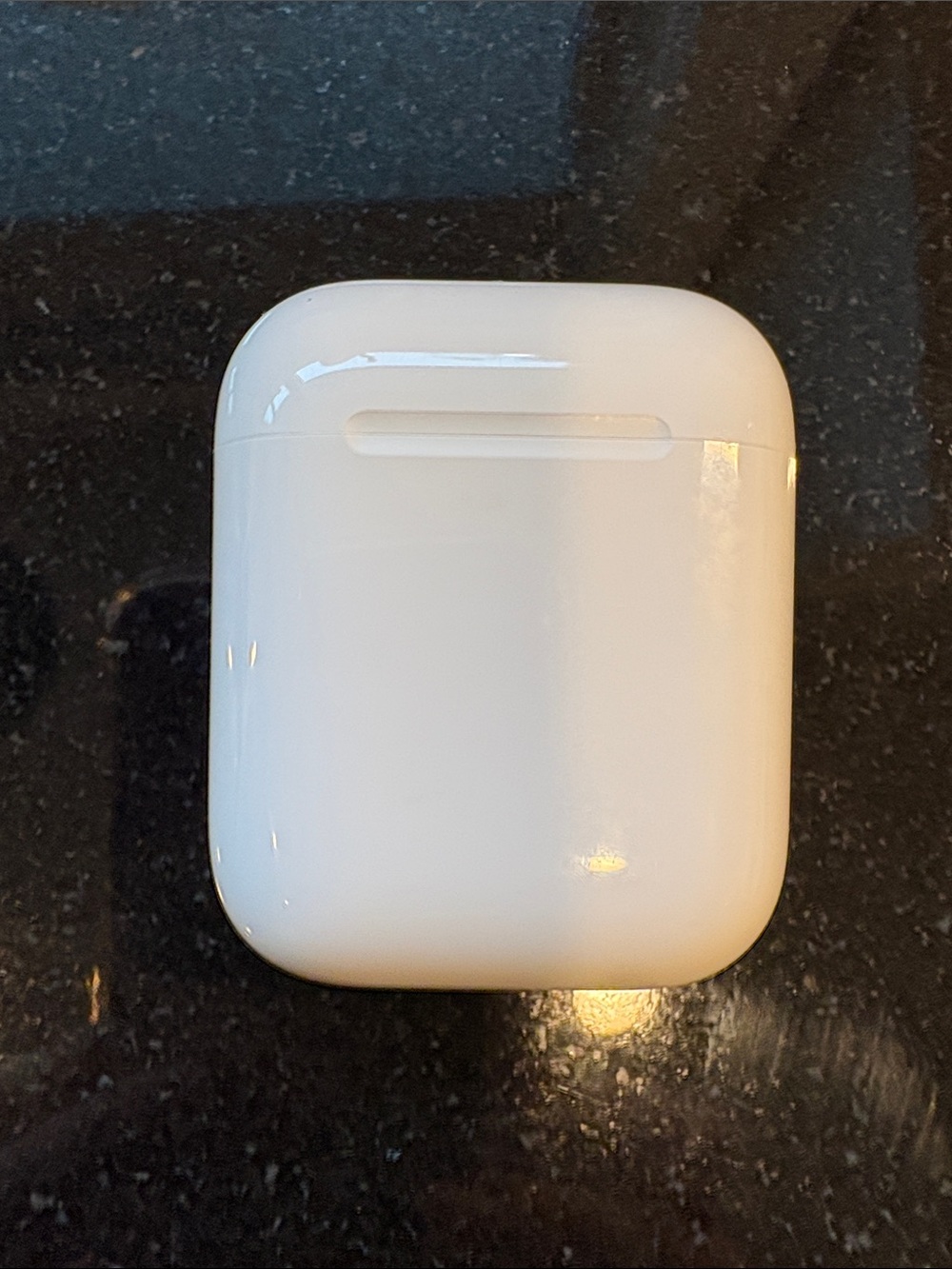 Apple Second Generation AirPod with Charging Case - Picture 4 of 4